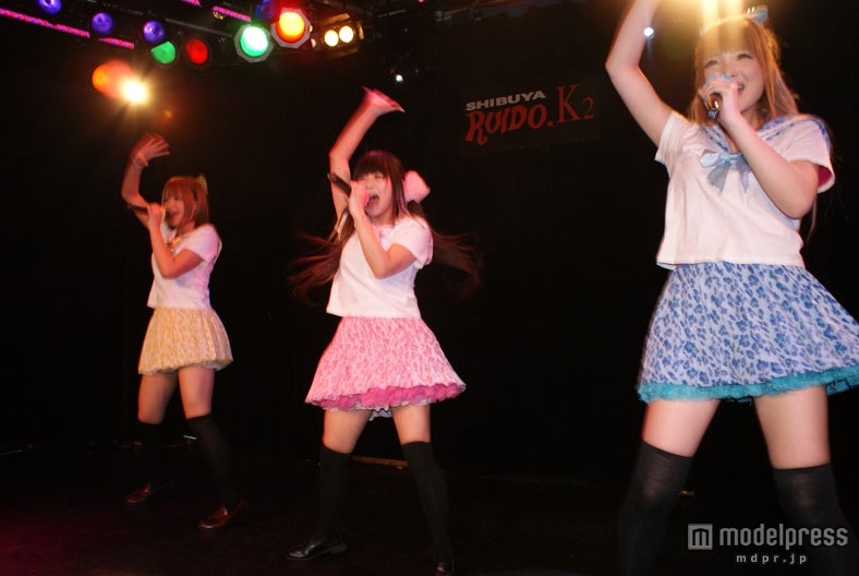 GALDOLL（左から：坂井樹乃、西永嶺花、江崎奈々帆）