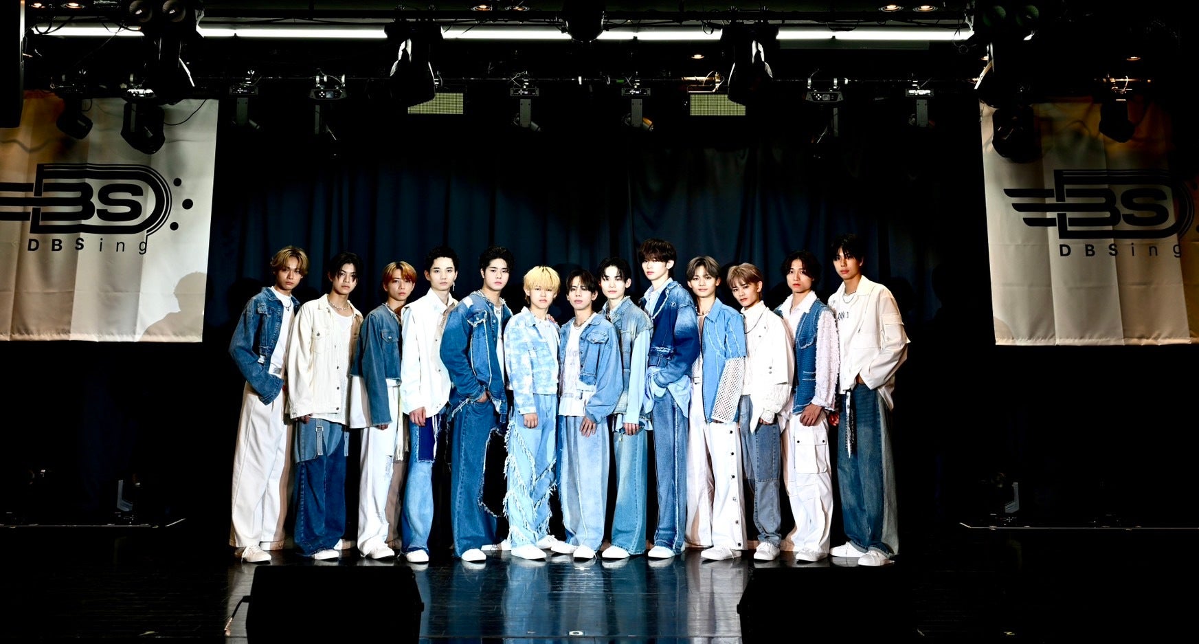 DBSing／（左から）ユウタ、コウスケ、リオ、ユウゴ、リョウ、コウヘイ、トワ、ケンタ、リク、ショウ、タロウ、リョウタロウ、オオジュ（提供写真）