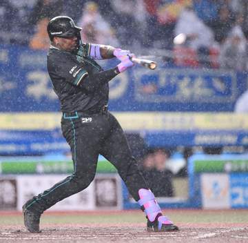 日本ハム 雨中の激闘で惜敗 レイエス、万波、奈良間の3本塁打実らず勝率5割に逆戻り 先発・加藤が4回途中8失点KO