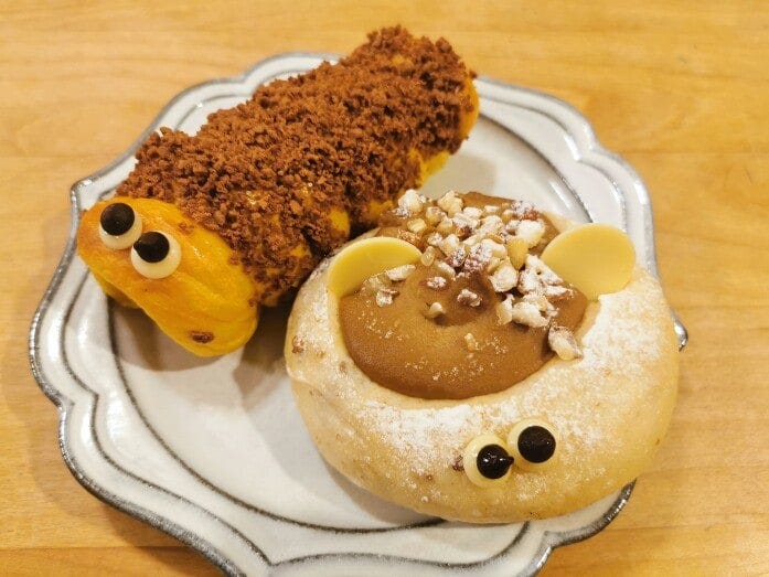 かわいい目玉つきのパンは、「ぱんや