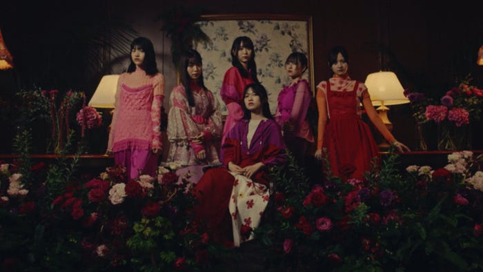乃木坂46「マシンガンレイン」Music Videoより(提供写真)
