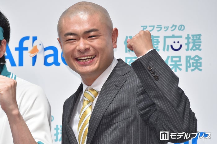 あばれる君、第3子誕生を報告 息子の足型公開＆妻も登場