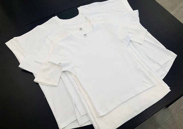 ユニクロ　トップス　半袖　Ｔシャツ