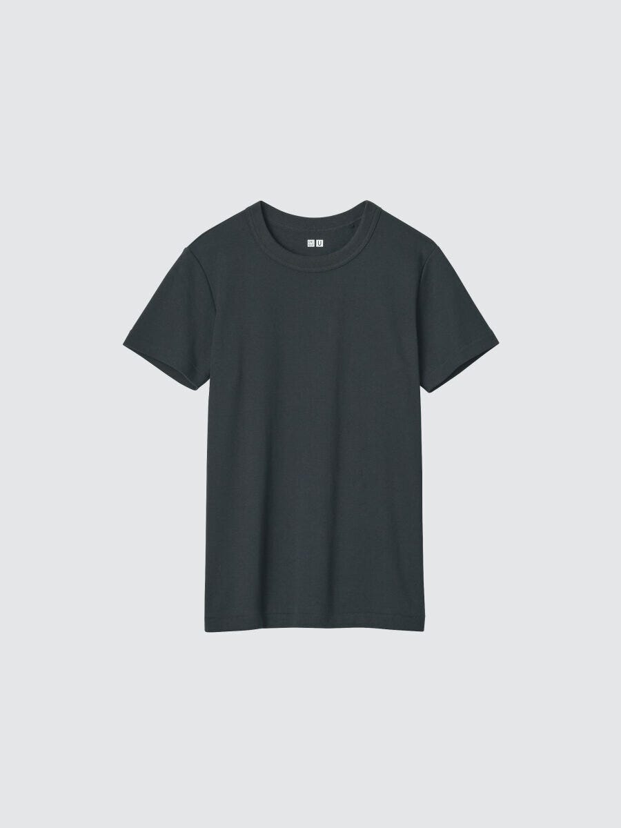 黒色のクルーネックTシャツの平置き写真 黒色のクルーネックTシャツの平置き写真