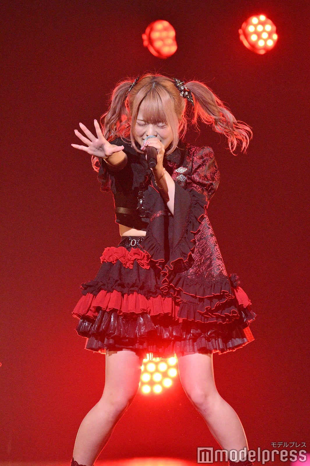 アイドル AVAM 7人組アイドルグループAVAM、大トリで熱気爆上げ 美脚披露・会場