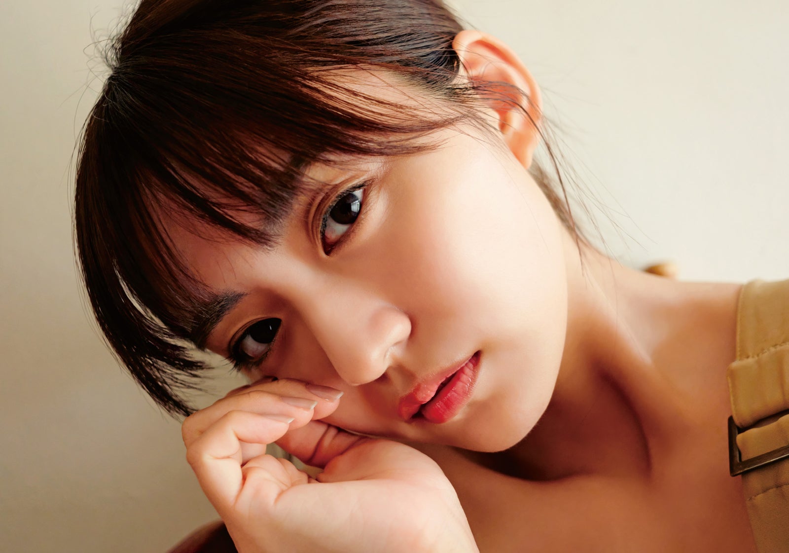 豊田ルナ、ビキニで大胆ポーズ セクシー美ボディ披露