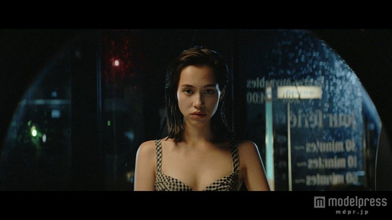 水原希子、美バストあらわなSEXYショットで悩殺 フェミニン＆クールに魅せる