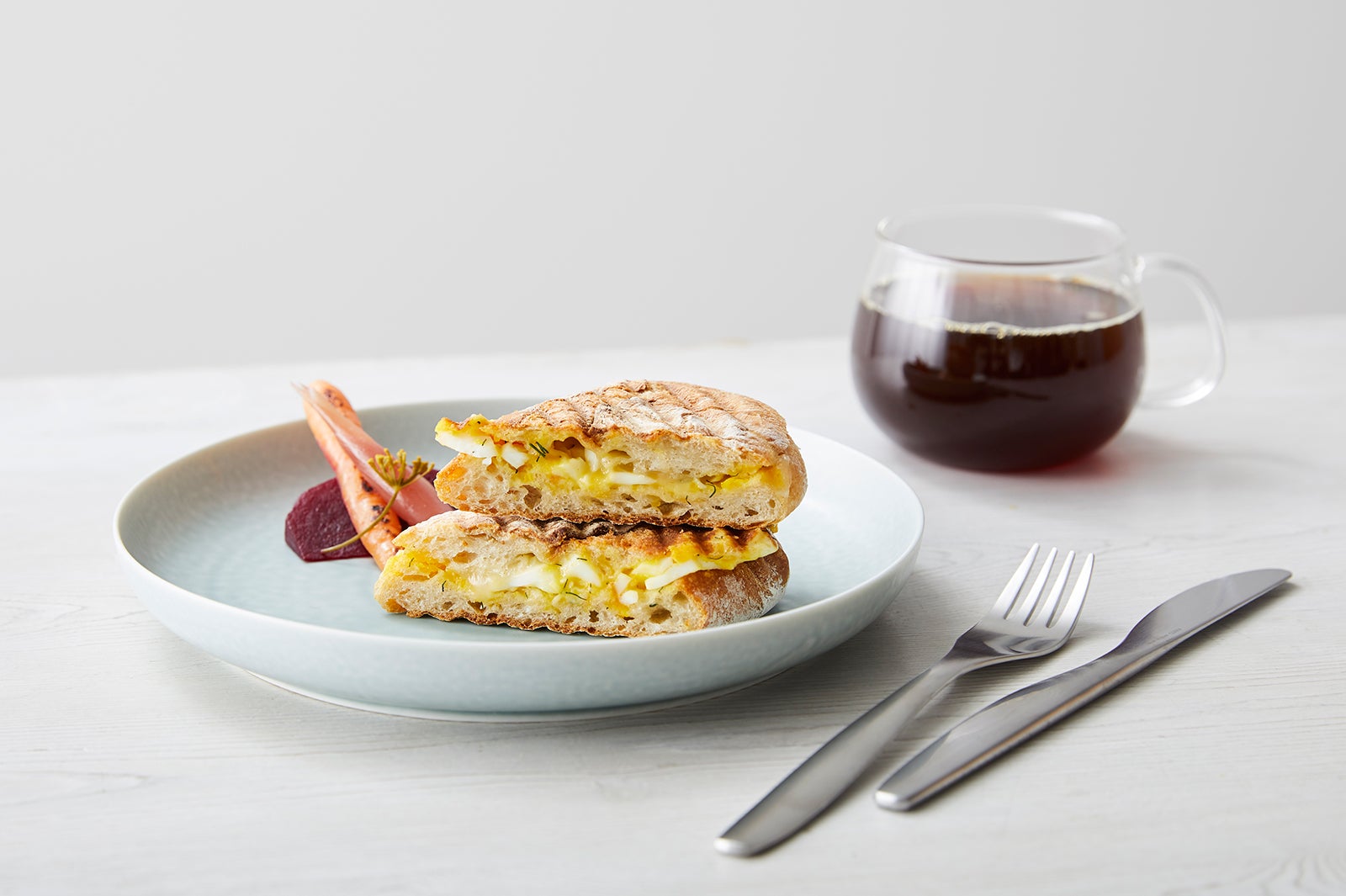 グリルド サンドイッチ プレート（エッグ &amp; チーズ）800円／画像提供：Blue Bottle Coffee Japan