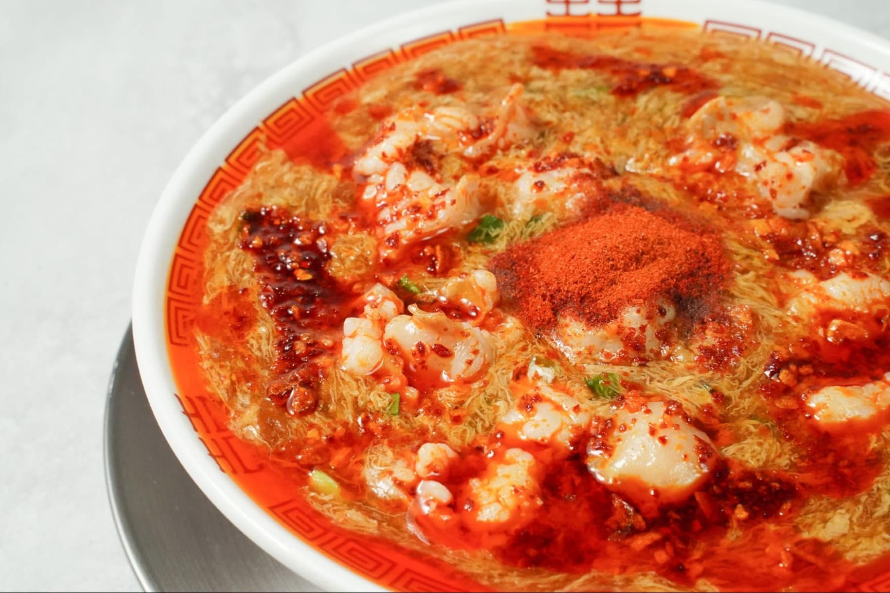 【大阪・梅田】欲に溺れる中毒系ラーメン!? 旨辛麺専門店「有罪（YU-ZAI）」がバルチカ03にオープン