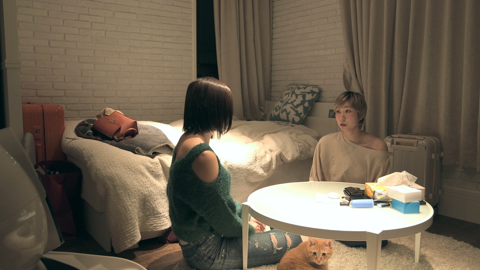 新女子メンバー（左）「TERRACE HOUSE TOKYO 2019-2020」34th WEEK（C）フジテレビ／イースト・エンタテインメント
