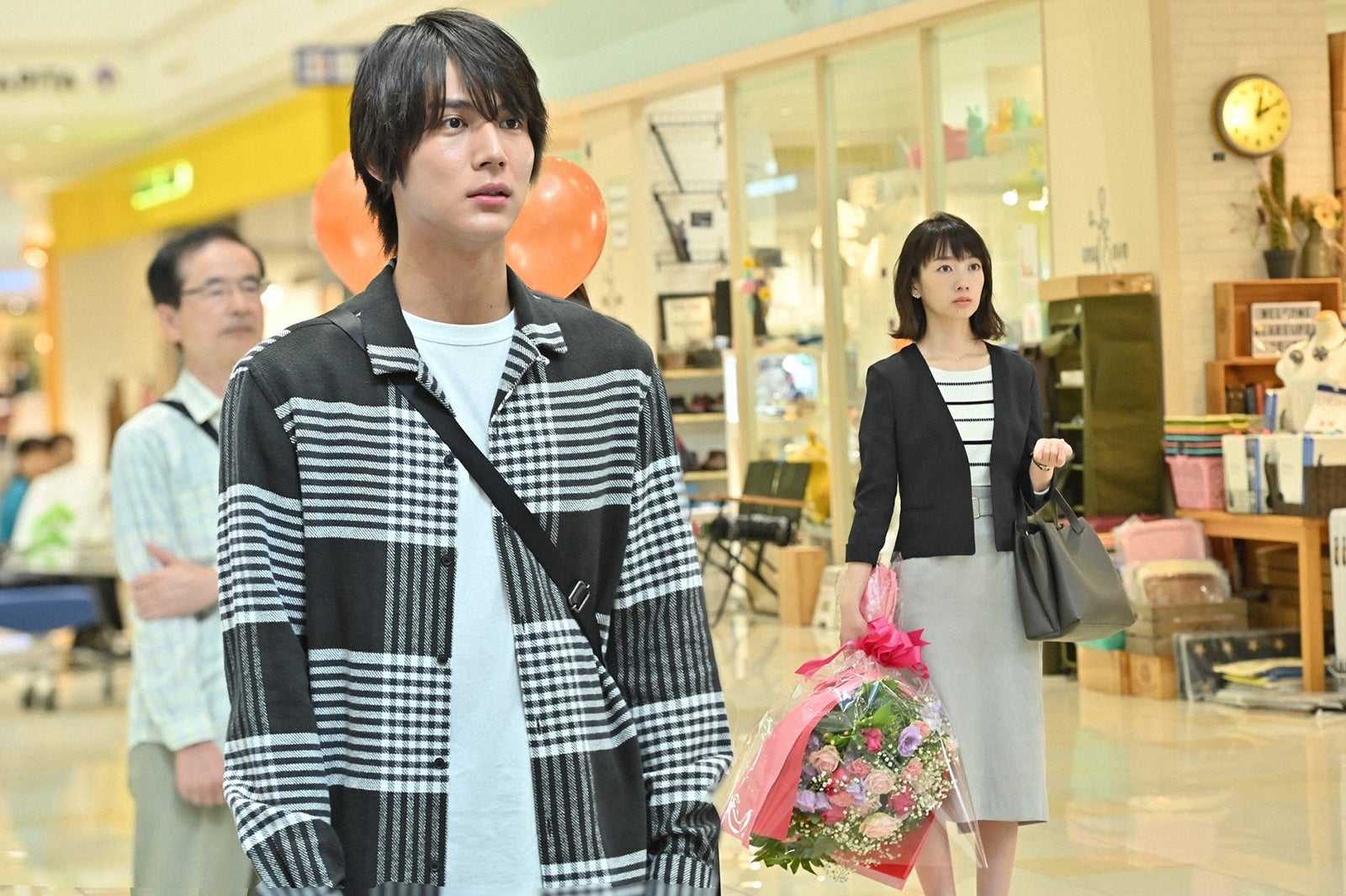 中川大志、波瑠／「G線上のあなたと私」第1話より（C）TBS