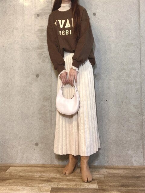 スウェットのきれいめカジュアルコーデ