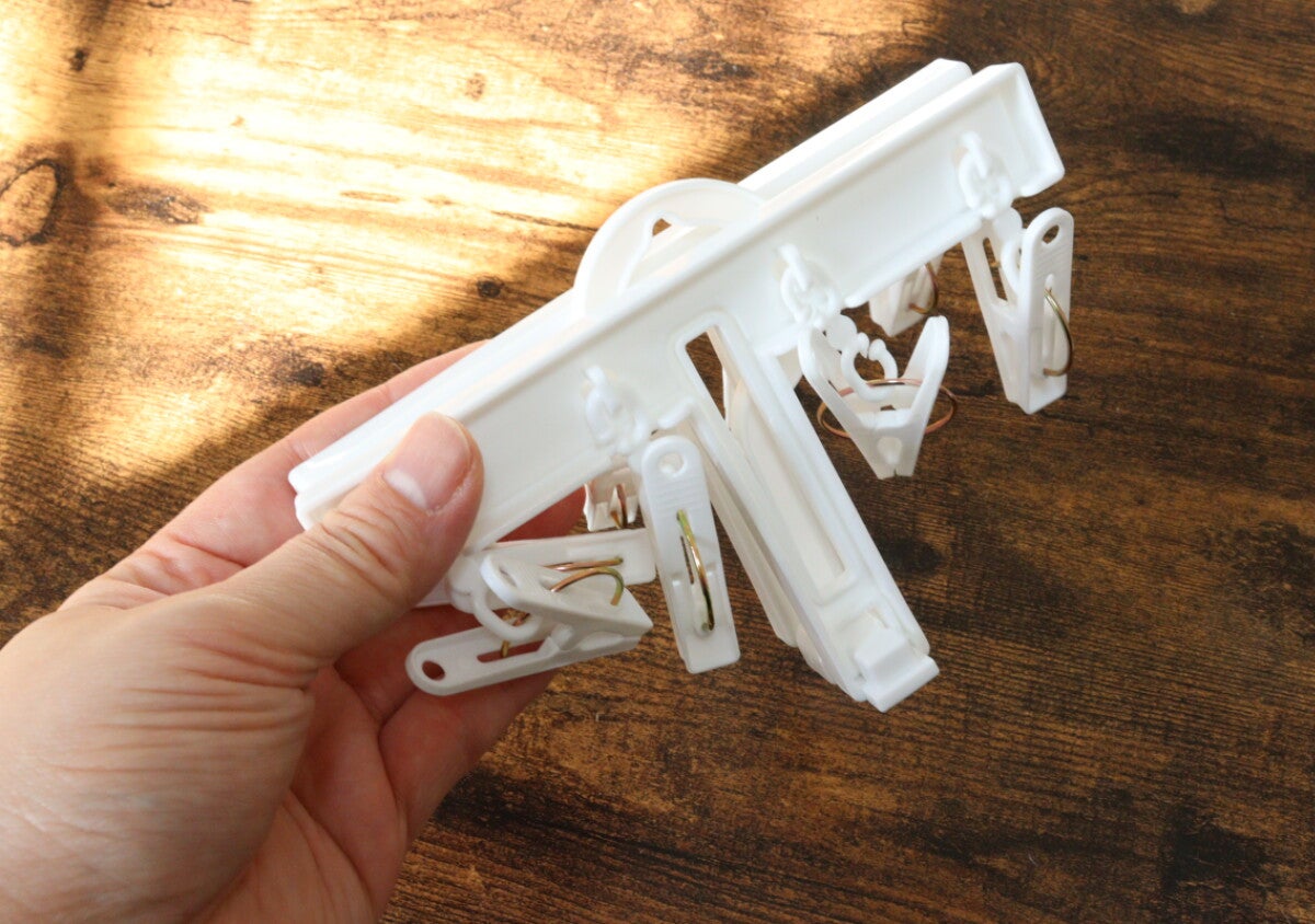 「収納しにくくて困ってた…」驚くほどコンパクトになる100均洗濯グッズ