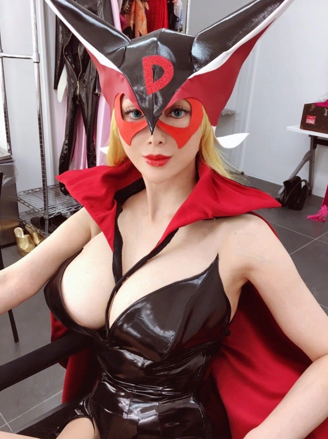 叶美香、迫力バストあらわ“ドロンジョ様”コスプレに興奮の声「完璧ボディ」「クオリティ高い」