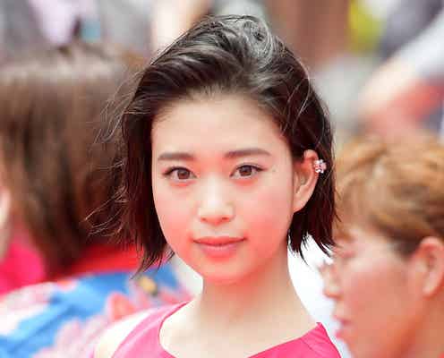 森川葵「しちゃいけないことをしてる」憧れ美女と対面でスカートめくり&100センチ美乳にタッチ