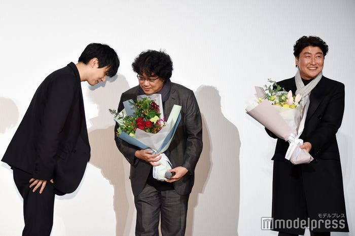 (左から)吉沢亮、ポン・ジュノ監督、ソン・ガンホ (C)モデルプレス