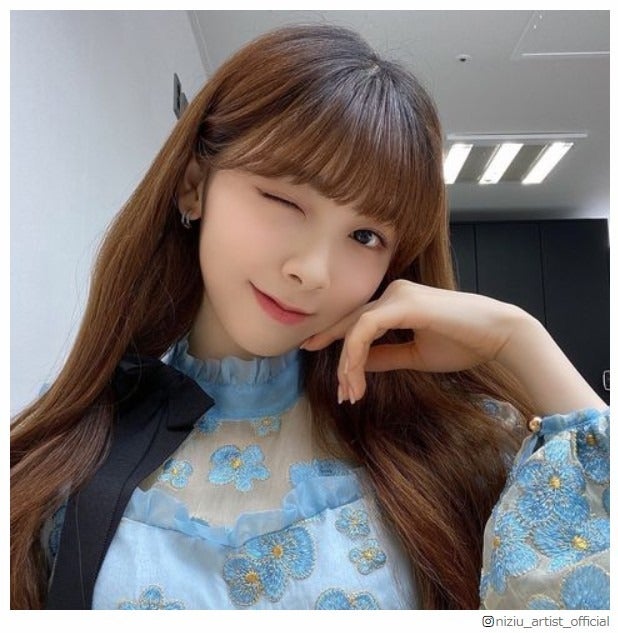 NiziUミイヒのウィンク姿に「可愛すぎて心臓持たない」と反響の声