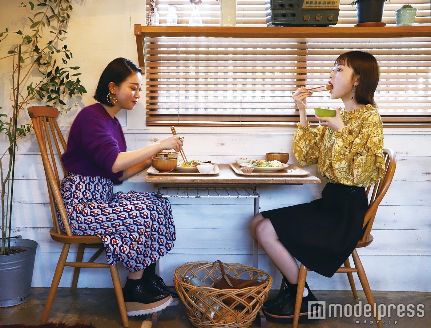 古民家ならではの気取らない雰囲気に食も進む（C）モデルプレス