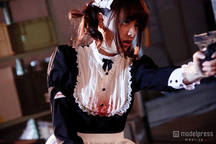 華麗なアクションに惚れ惚れ(c)2014 映画「黒執事」製作委員会