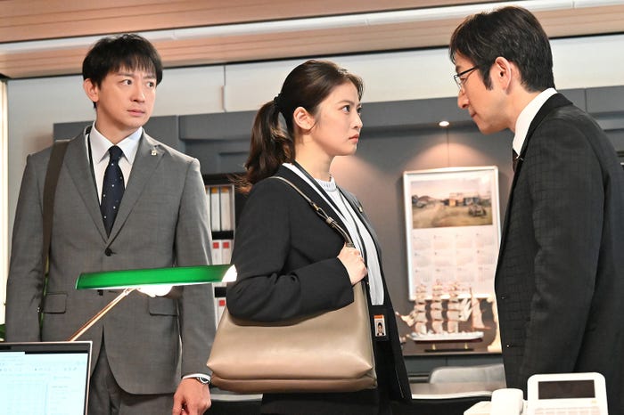 山本耕史、今田美桜、矢柴俊博「花咲舞が黙ってない」第3話より(C)日本テレビ