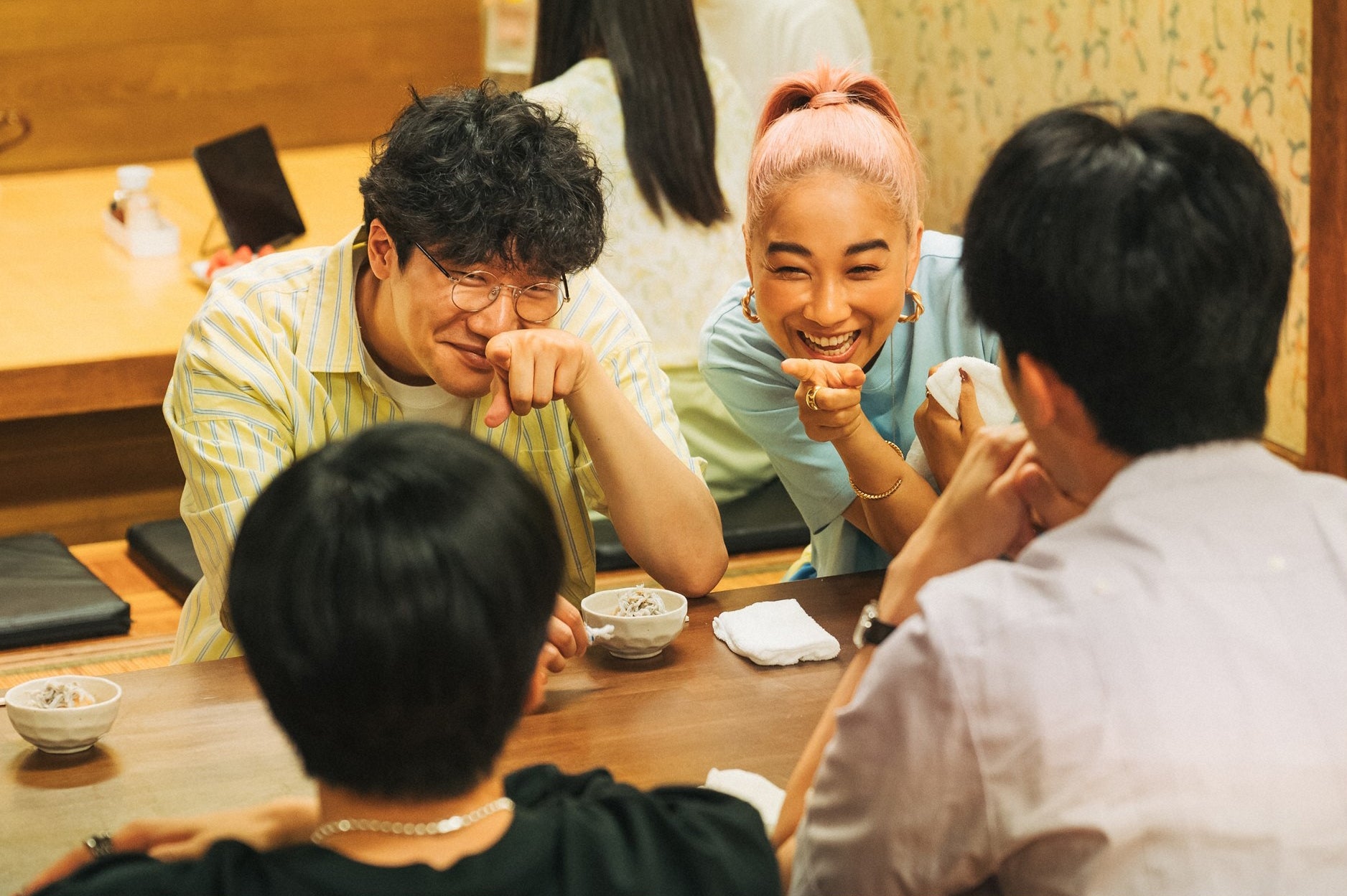 前原滉、青山テルマ／「ユニコーンに乗って」第2話より（C）TBS