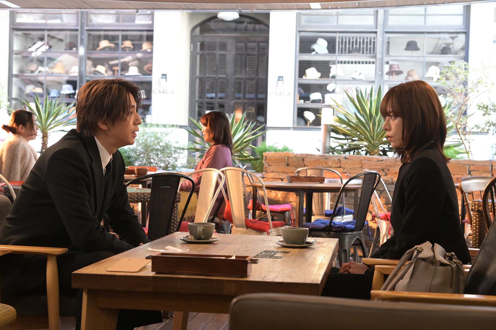 三浦翔平、桜井ユキ「ホスト相続しちゃいました」第1話より（C）カンテレ