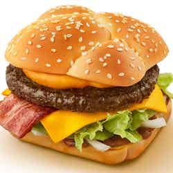 肉厚ビーフバーガー ペッパー＆チーズ／画像提供：日本マクドナルド
