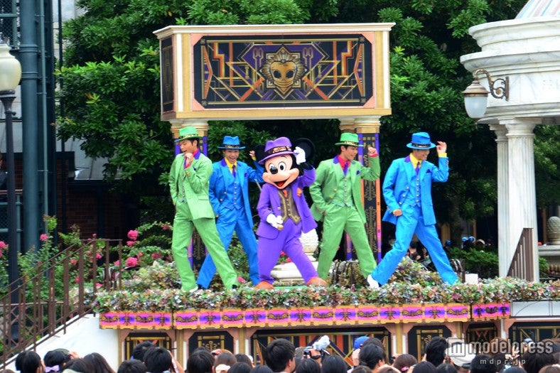 「ニューヨーク・ハロウィーン・フォリーズ」華麗に踊るミッキー