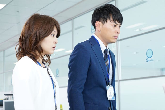 佐津川愛美、山下健二郎/「Love or Not 2」第1話より(C)エイベックス通信放送/フジテレビジョン