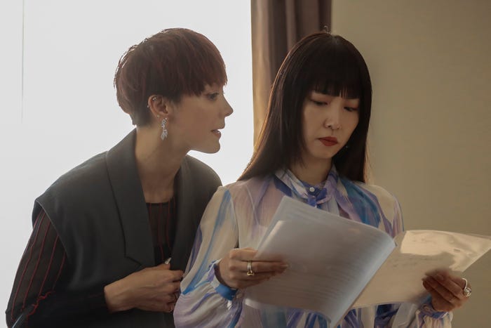 土屋アンナ、MEGUMI「プライベートバンカー」第2話(C)テレビ朝日