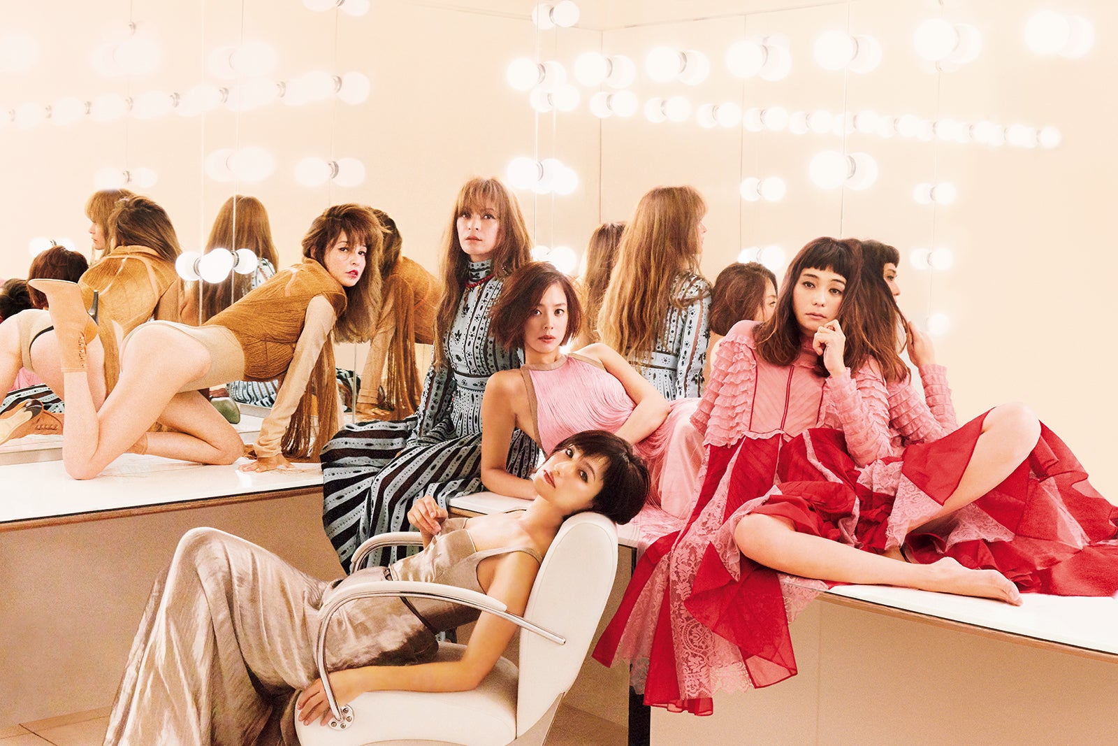 梨花・佐田真由美・岩堀せり・竹下玲奈・浅見れいな、豪華競演が実現　貫禄のオーラで表紙飾る