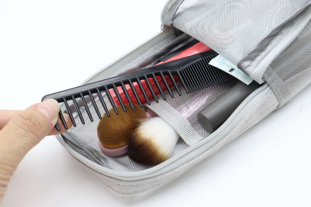 左右で目の粗さが違うコーム　持ち運び