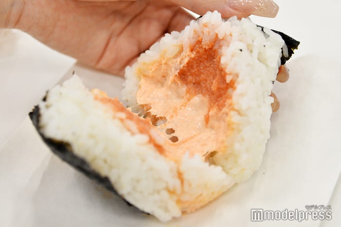 大きなおむすび 明太子と鮭マヨネーズ(C)モデルプレス