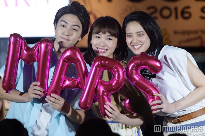 稲葉友、飯豊まりえ、山崎紘菜(C)モデルプレス