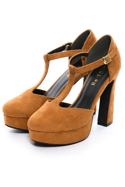 Tストラップチャンキーヒールパンプス「Re:EDIT by GALSTAR」2,998円（税込）／画像提供：Re:EDIT by GALSTAR