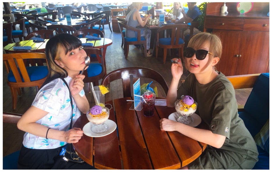 （左から）MAMI、きゃりーぱみゅぱみゅ／公式ブログ（LINE）より