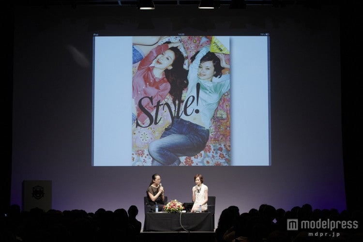 （右）太田莉菜（C）2013 Condé Nast Japan．All Rights Reserved．