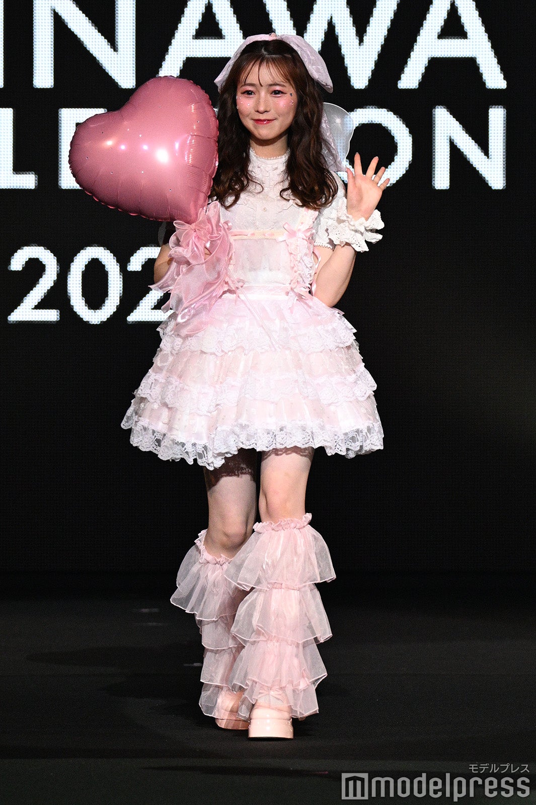CUTIE STREET梅田みゆ、頬のキラキラメイクが可愛い ピンク