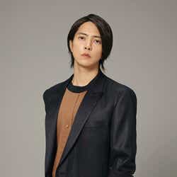 モデルプレス - 山下智久、自身初の世界楽曲タイアップ決定「THE HEAD」エンディングテーマ担当