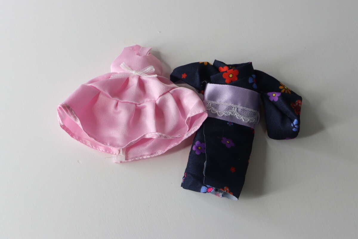 ピンクのドレスと紺色の花柄浴衣の追加衣装2セット