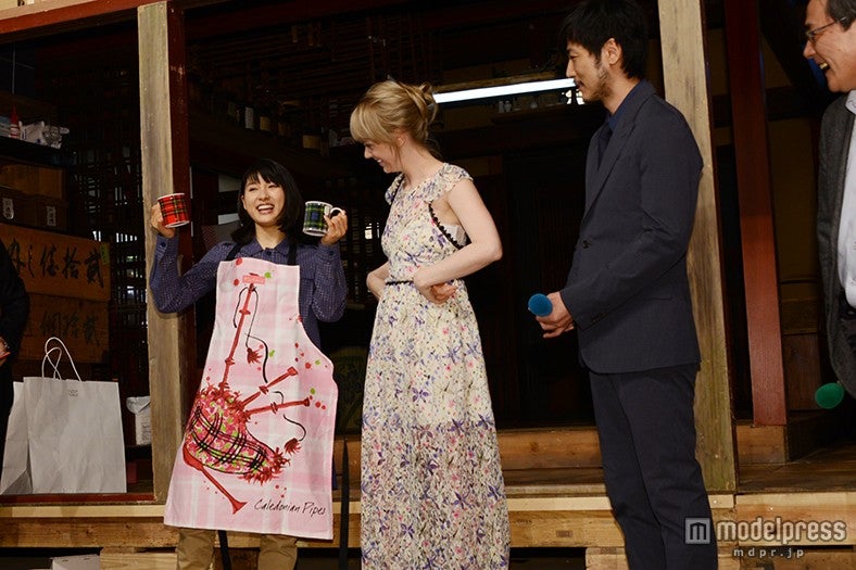 （左から）土屋太鳳、シャーロット・ケイト・フォックス、玉山鉄二