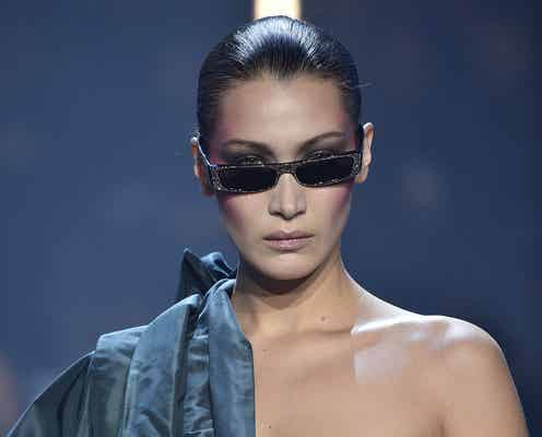 ベラ・ハディッド、パリコレでもポロリ 動じず堂々ランウェイ