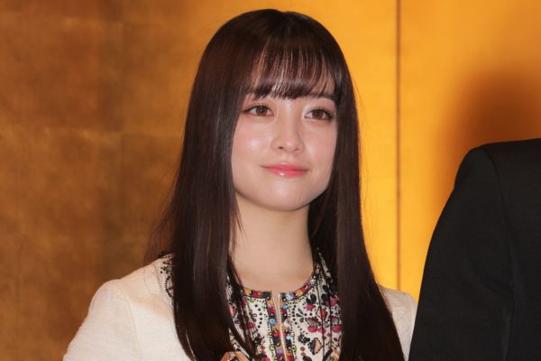 橋本環奈 パンツスーツで 大人の女 に 女性も憧れる圧倒的美貌 モデルプレス