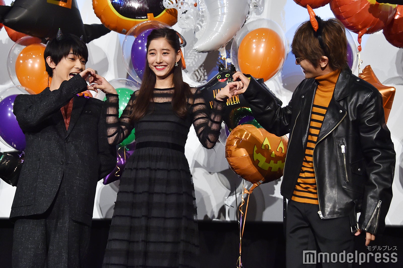 “トリコダンス”を踊った（左から）吉沢亮、新木優子、Nissy （C）モデルプレス