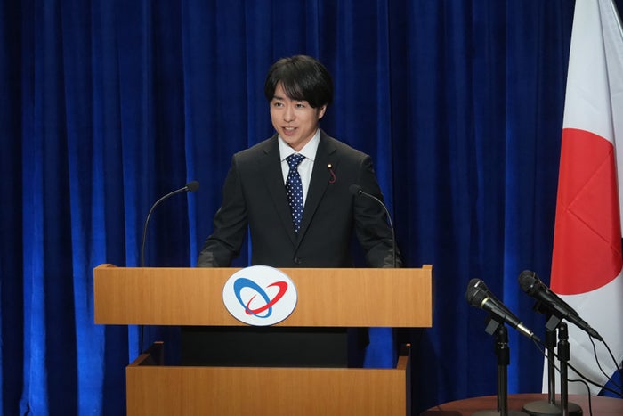 櫻井翔、政治家役で“初会見” 水川あさみ主演「笑うマトリョーシカ」初回放送日＆場面写真解禁