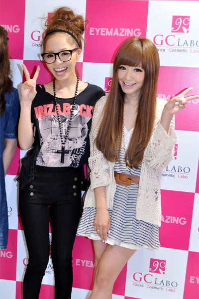 小森純、みずきてぃ（「EYEMAZING」新シリーズ発売記念イベントより）