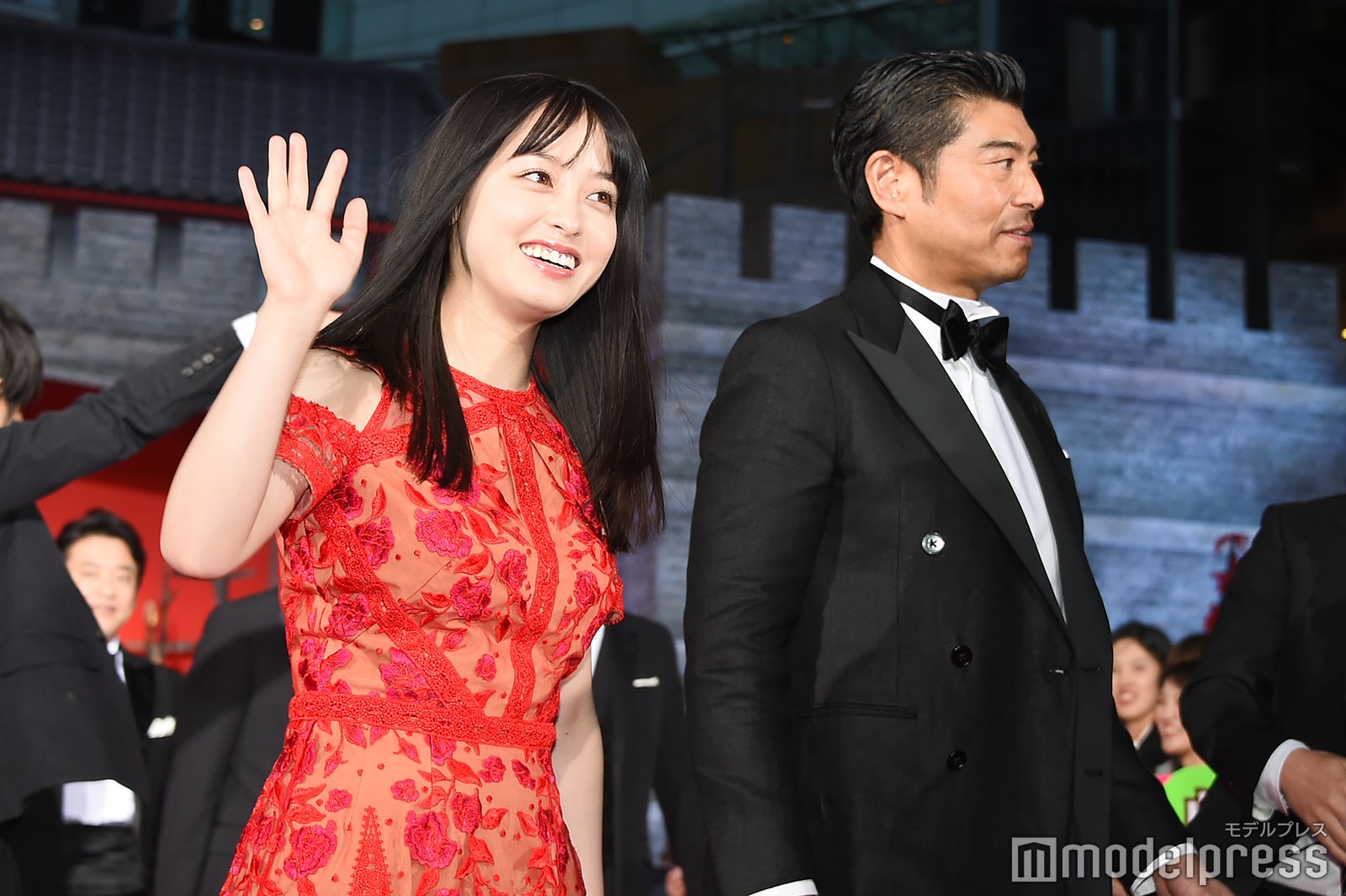 橋本環奈、高嶋政宏 （C）モデルプレス