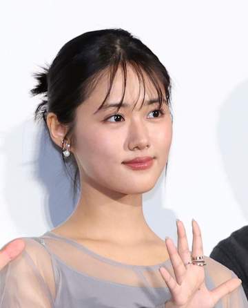 原菜乃華 透けたドレスすげえ！ 雰囲気ガラリ変えて舞台挨拶「良いものを見た」「ふわふわ」