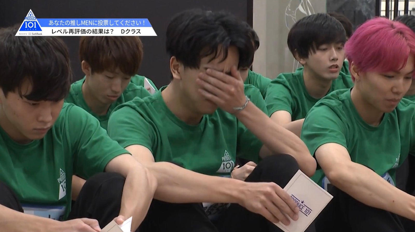 涙を流す練習生たち（提供画像）