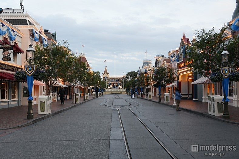 60周年仕様にデコレーションされたパーク内